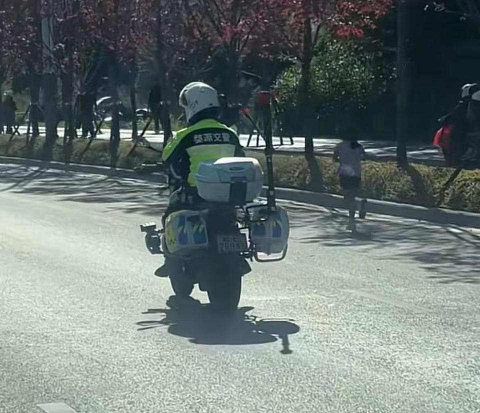 蹭跑全马女孩父亲承认违规：女儿10岁已练跑步3年，赛中被她嫌跑得慢  第2张