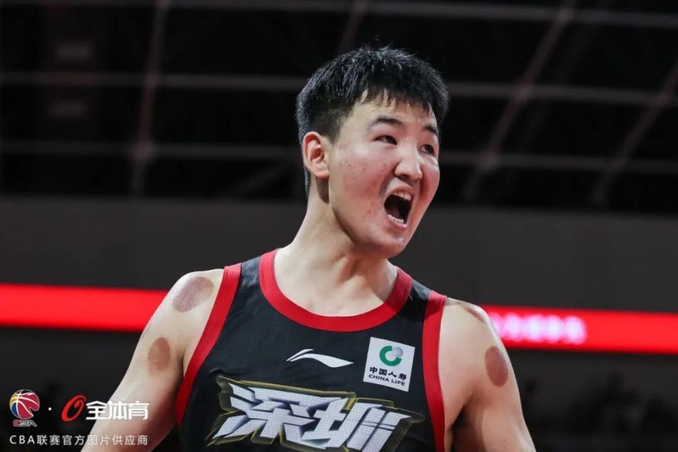 顾全眼疾手快关键抢断,12进8先下一城!_腾讯新闻