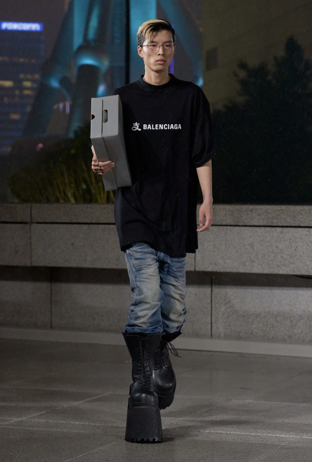 除了支付宝合作款,巴黎世家在上海的亚洲首秀还带来了什么?