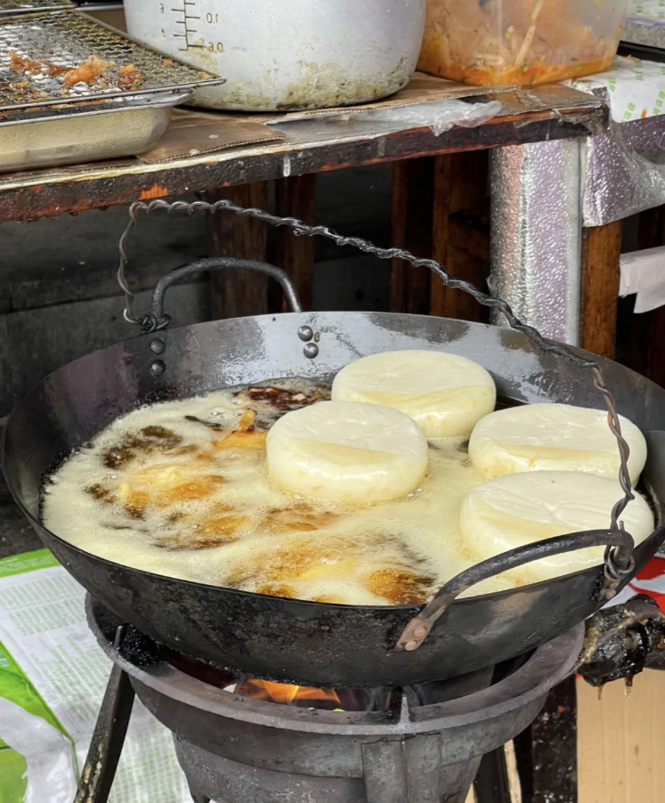 这座隐世却不避世的小城,人少景美,春季游山玩水就靠它了!