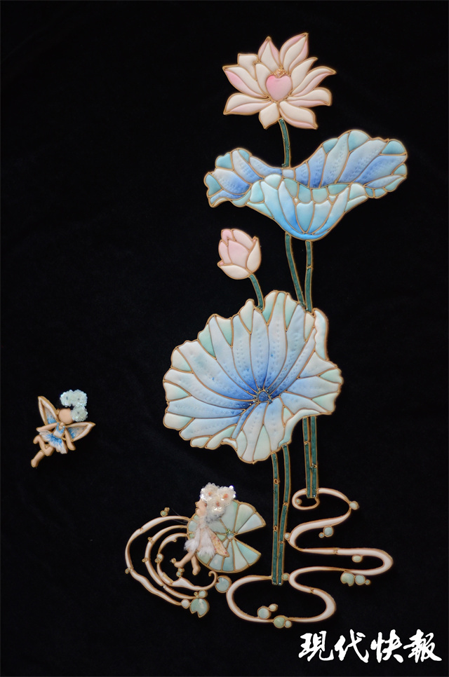 马洪慧说的"万物皆可盘",指的是用盘扣工艺制作的原创盘扣艺术品.