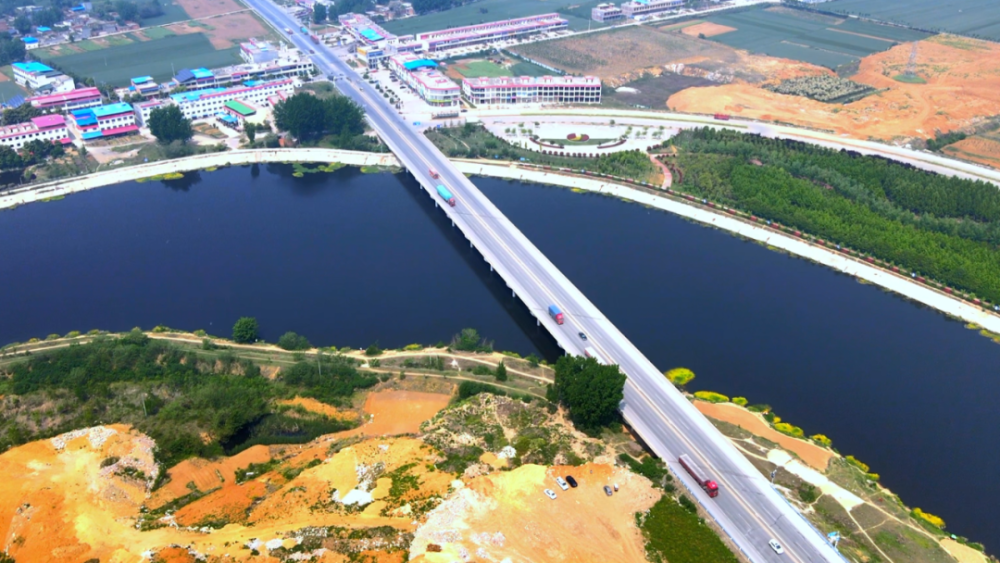 4m,位于镇平县杨营镇贾庄路口东.1,国道207线跨越赵河大桥,全长125.