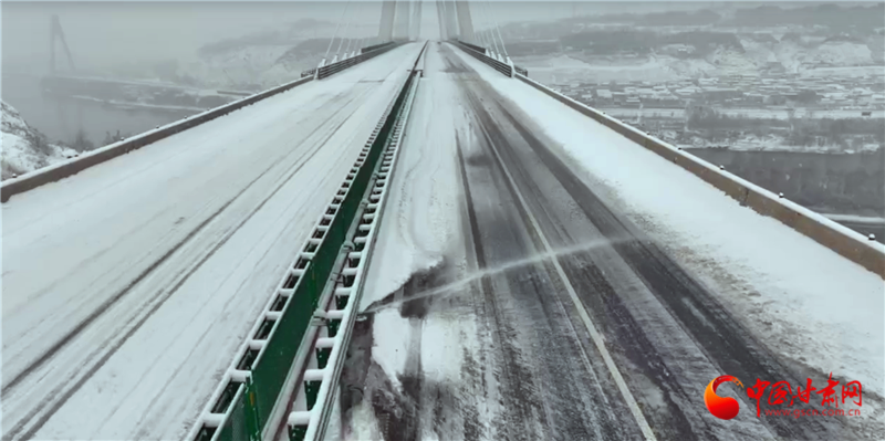 兰环高速除雪科技感满满智能系统提高效率
