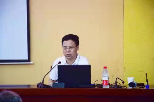 攸县第一中学刘小林徐青,正高级教师,湖南省作家协会会员.