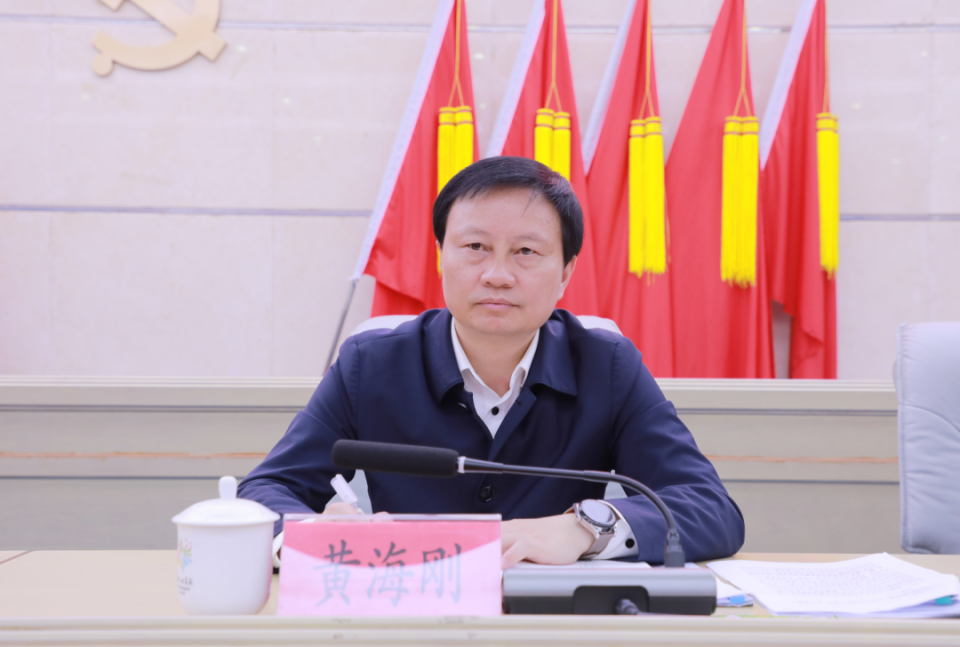李勰指出,近年来,区委,区政府始终坚定不移贯彻中央,省,市关于民营