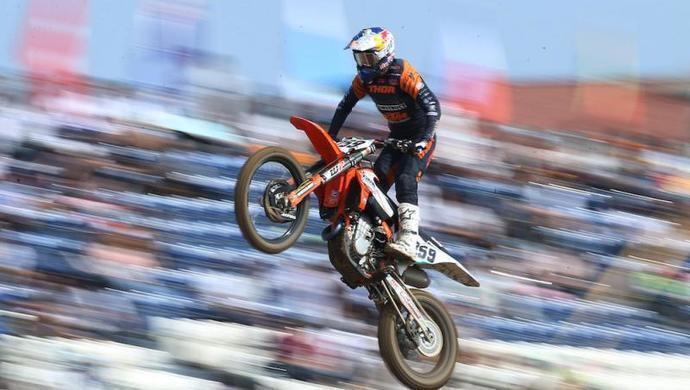 一条"贤"字赛道背后的经济账