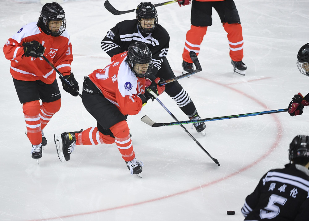 十四冬冰球男子青年组陕西队获铜牌