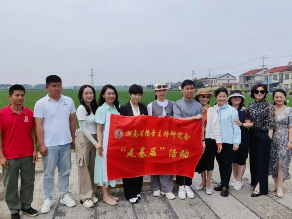 5月22日,湖南省播音主持研究会专家一行还到鼎城融媒体中心指导播音