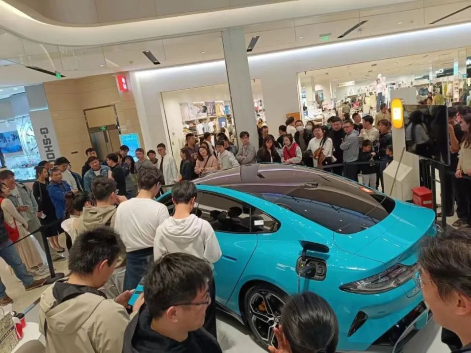 相比之下,反倒是只有一家门店的青岛,长沙,东莞,南昌和佛山榜上有名