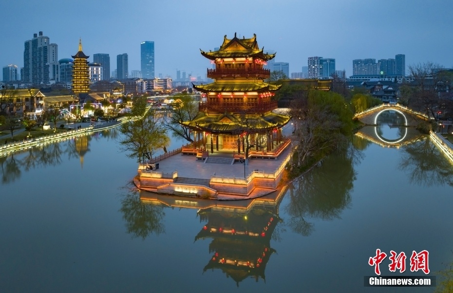 江苏淮安:大运河淮安里运河文化长廊流光溢彩_腾讯新闻