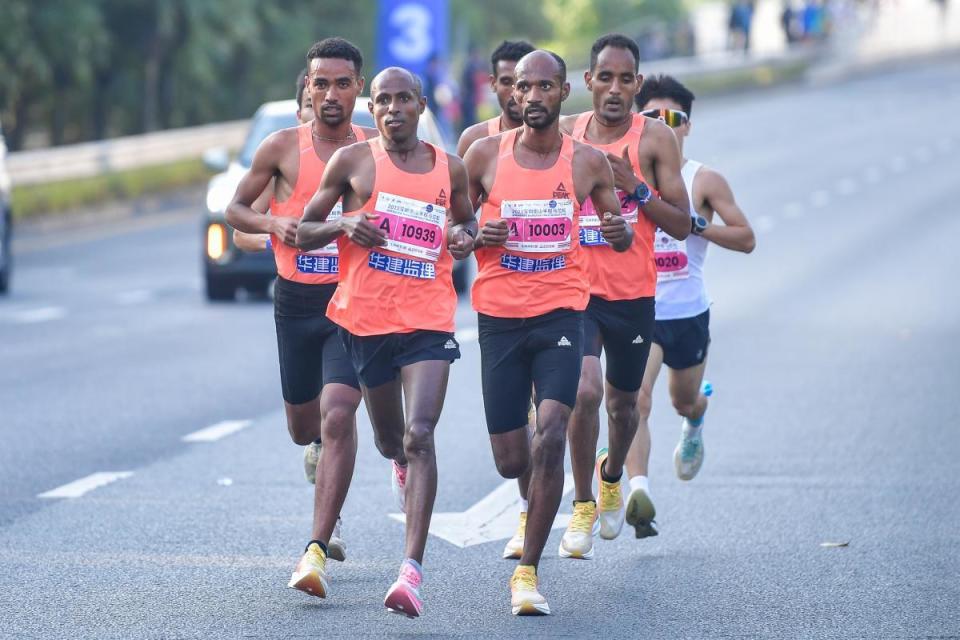 深圳南山半马态极霸榜匹克加速布局跑步市场
