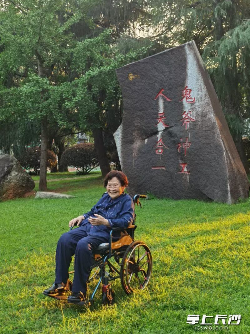 致敬！中南大学90岁院士钟掘荣获“七一勋章”_腾讯新闻