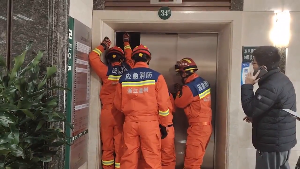 医院电梯故障致23人被困近1小时瑞安消防紧急救援