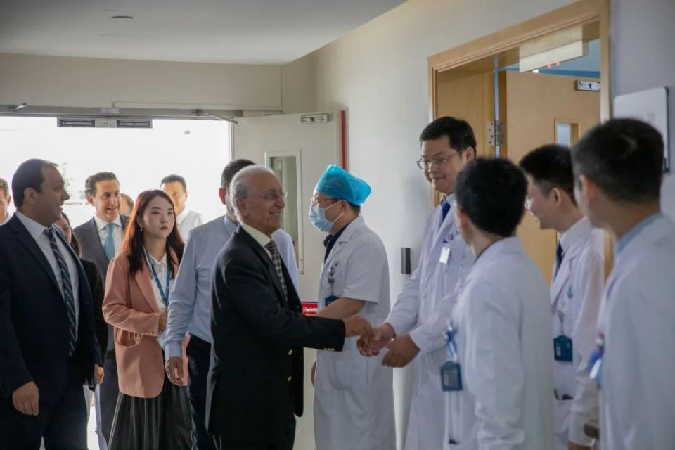 "颅底手术之父"马吉德·萨米教授访深:有信心建立和发展一所与众不同