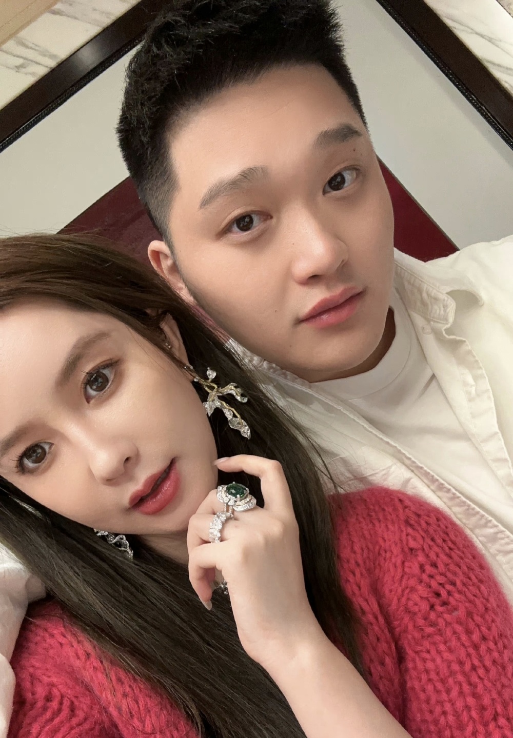 网红张大奕在香港生女,老公抱女儿满脸宠溺,一家三口好幸福