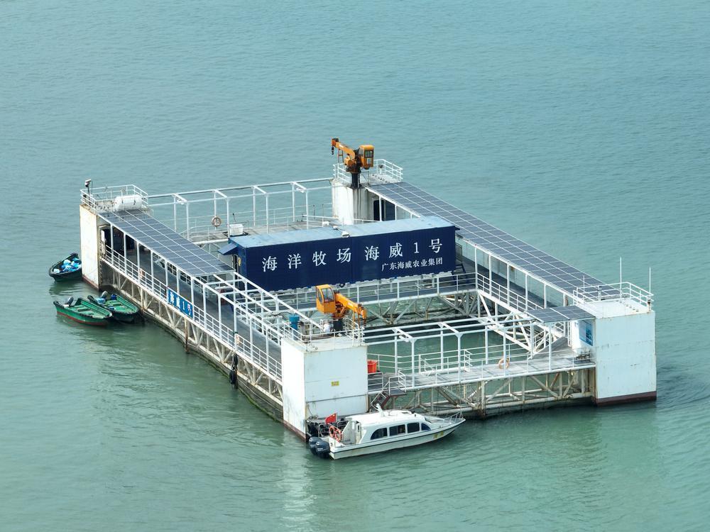 相比已在去年4月"下海"的"亲兄弟""海威一号","海威二号"不仅体积大