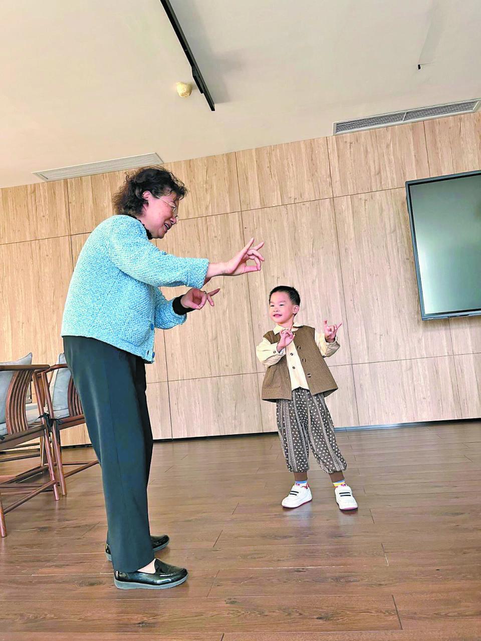 晶报特别报道│史上最小"小梅花奖"得主和家族五代人的昆曲传承