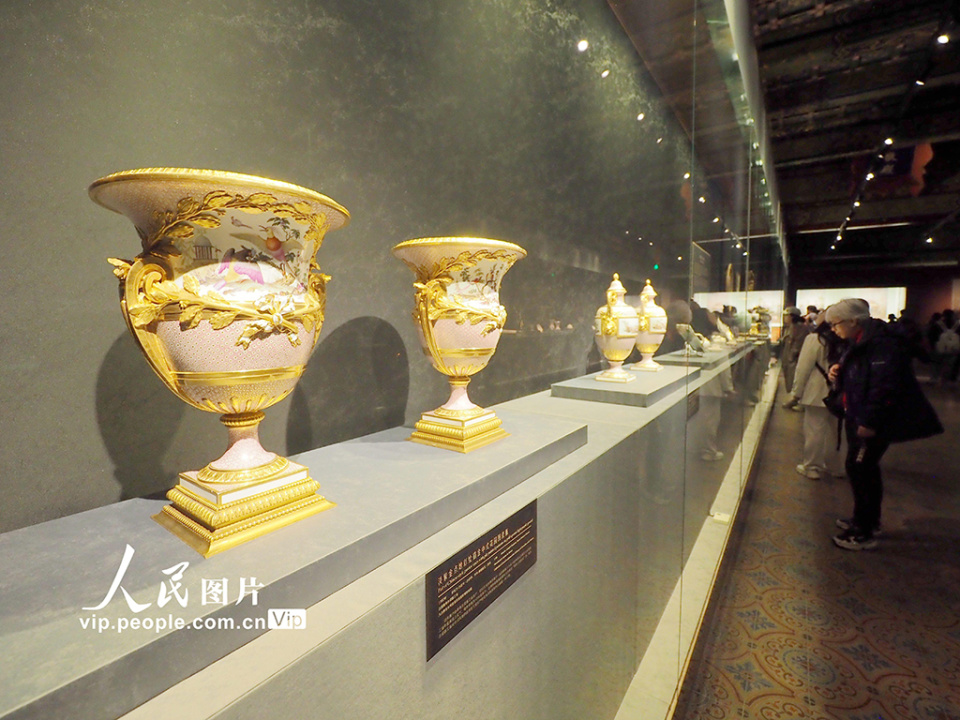 "紫禁城与凡尔赛宫——17,18世纪的中法交往"展览在故宫博物院文华殿