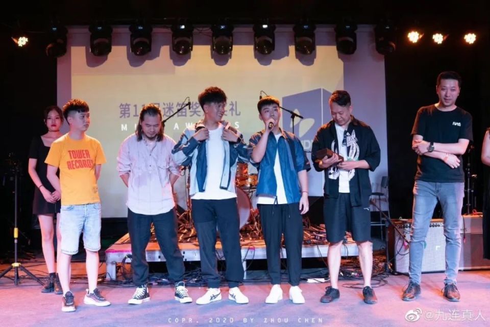 张震扬无非是一个名不见经传的独立创作者,没有那么多精力,没有那么多