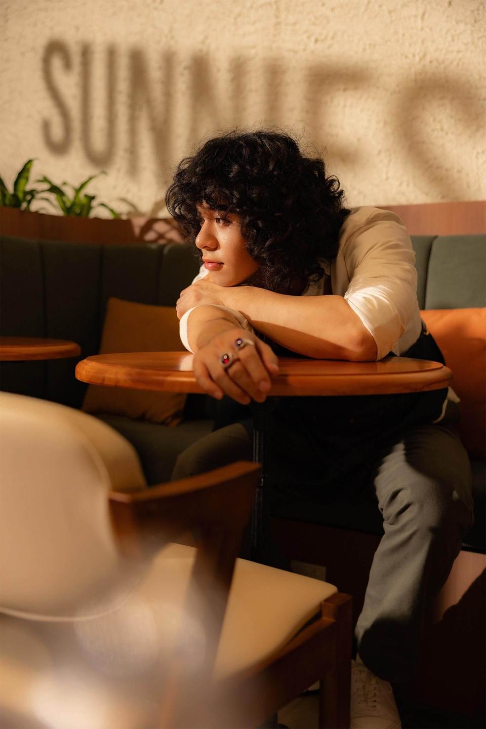 曾比特新歌《养分》MV 远赴马来西亚拍摄-腾讯新闻