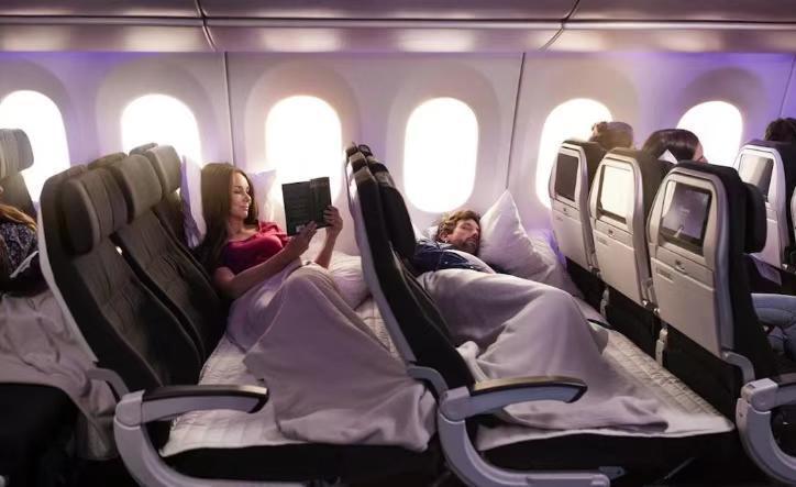 全球首家空中卧铺:飞机上也可以"躺平"睡觉,还有上中下铺可选