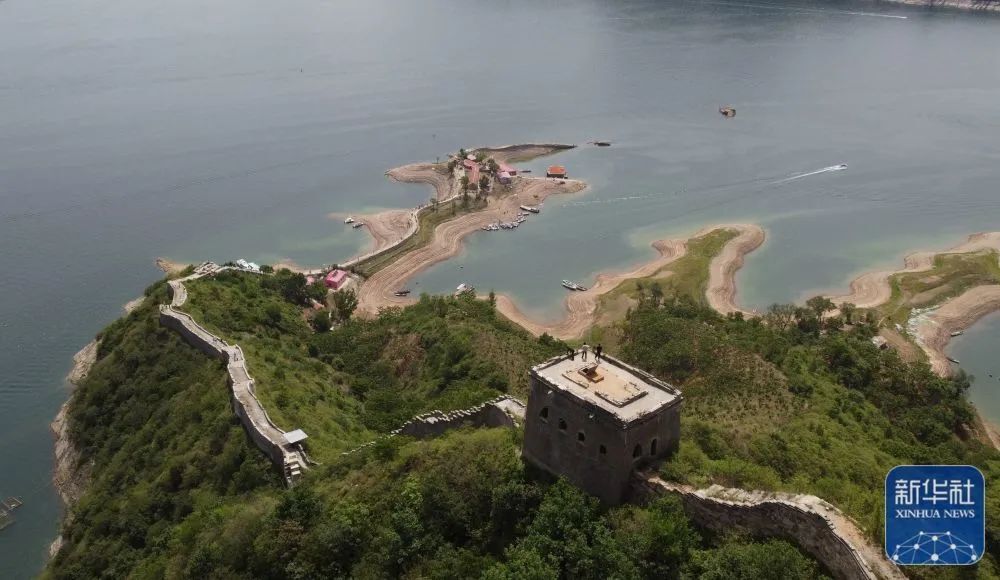 从而形成"水下长城"景观部分长城隐没水下当地建设潘家口水库工程20