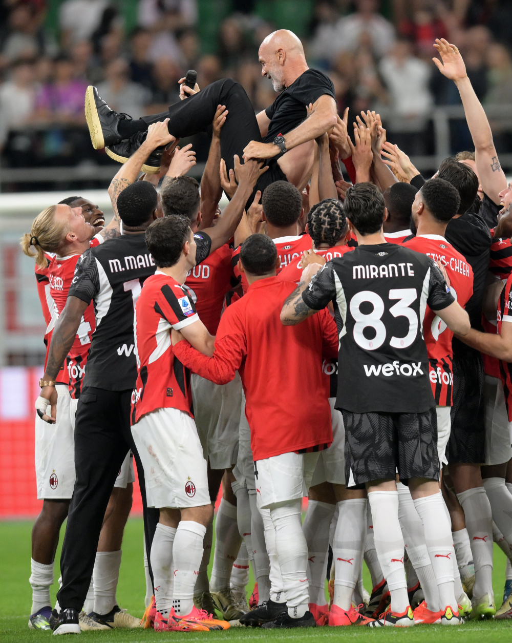 足球——意甲:ac米兰平萨勒尼塔纳