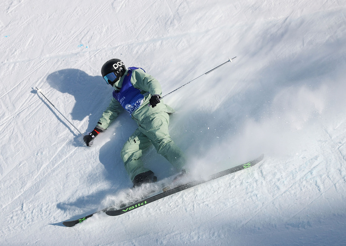 山东选手毛秉强夺得十四冬自由式滑雪公开组男子u型场地技巧项目金牌