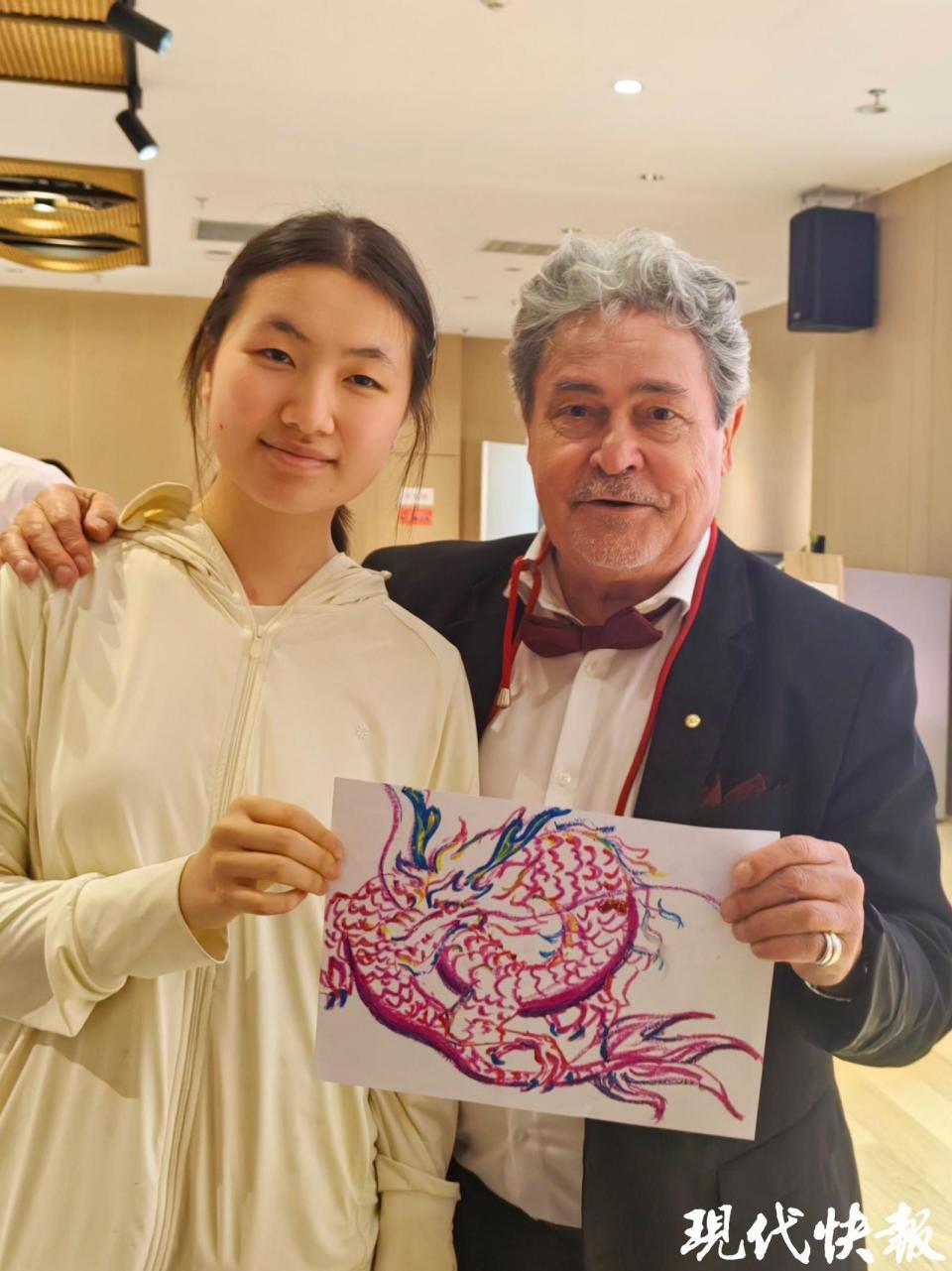 用毛笔绘制中国故事!法国画家皮埃尔·康努乐画展在南京开幕_腾讯新闻