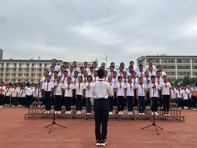 西山区前卫中学举行新生素质教育结业仪式