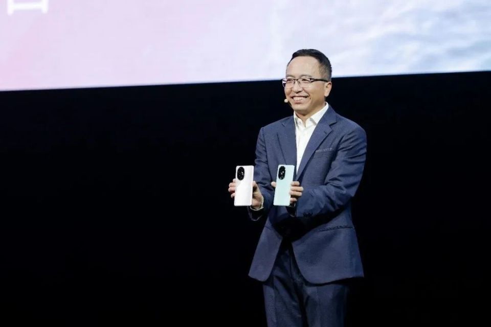 经验的深圳市水务(集团)有限公司董事长吴晖也加入了荣耀,任职董事长