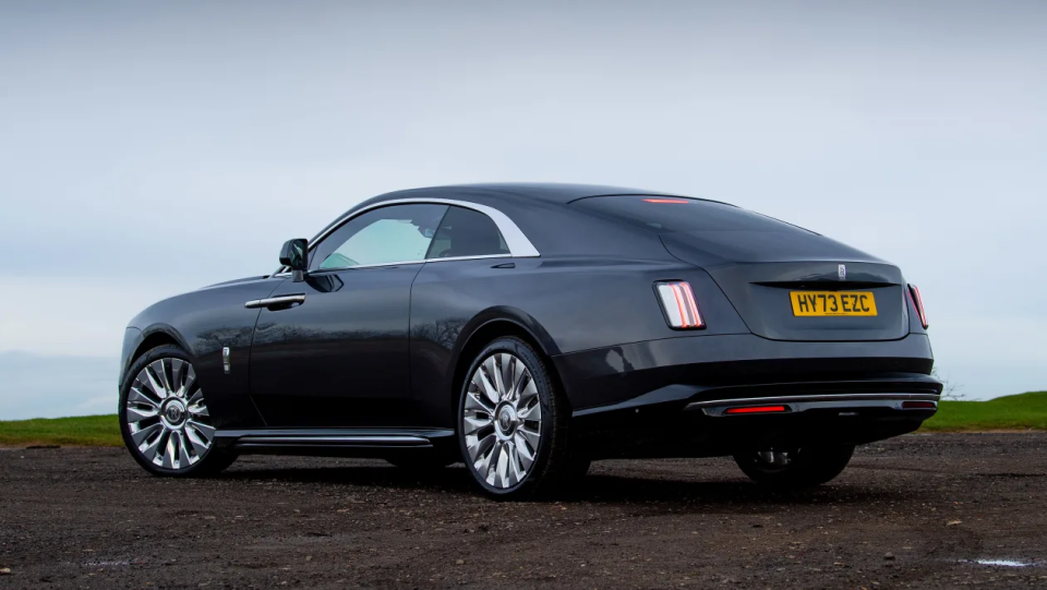 奢华感强于新能源感,劳斯莱斯闪灵实车图发布_腾讯新闻