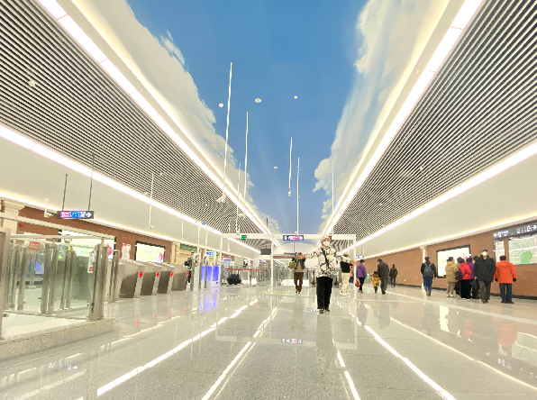 地铁5号线试乘体验活动继续进行 青泥洼桥站后盐站陆续开放_腾讯新闻