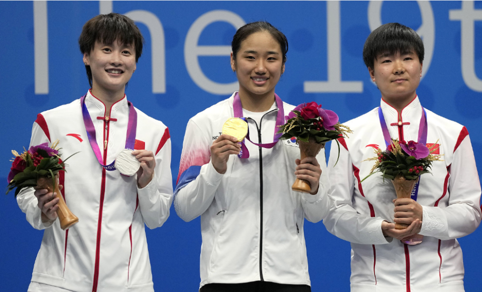 日本韩国一姐均受伤 陈雨菲何冰娇迎抢分上位良机_腾讯新闻