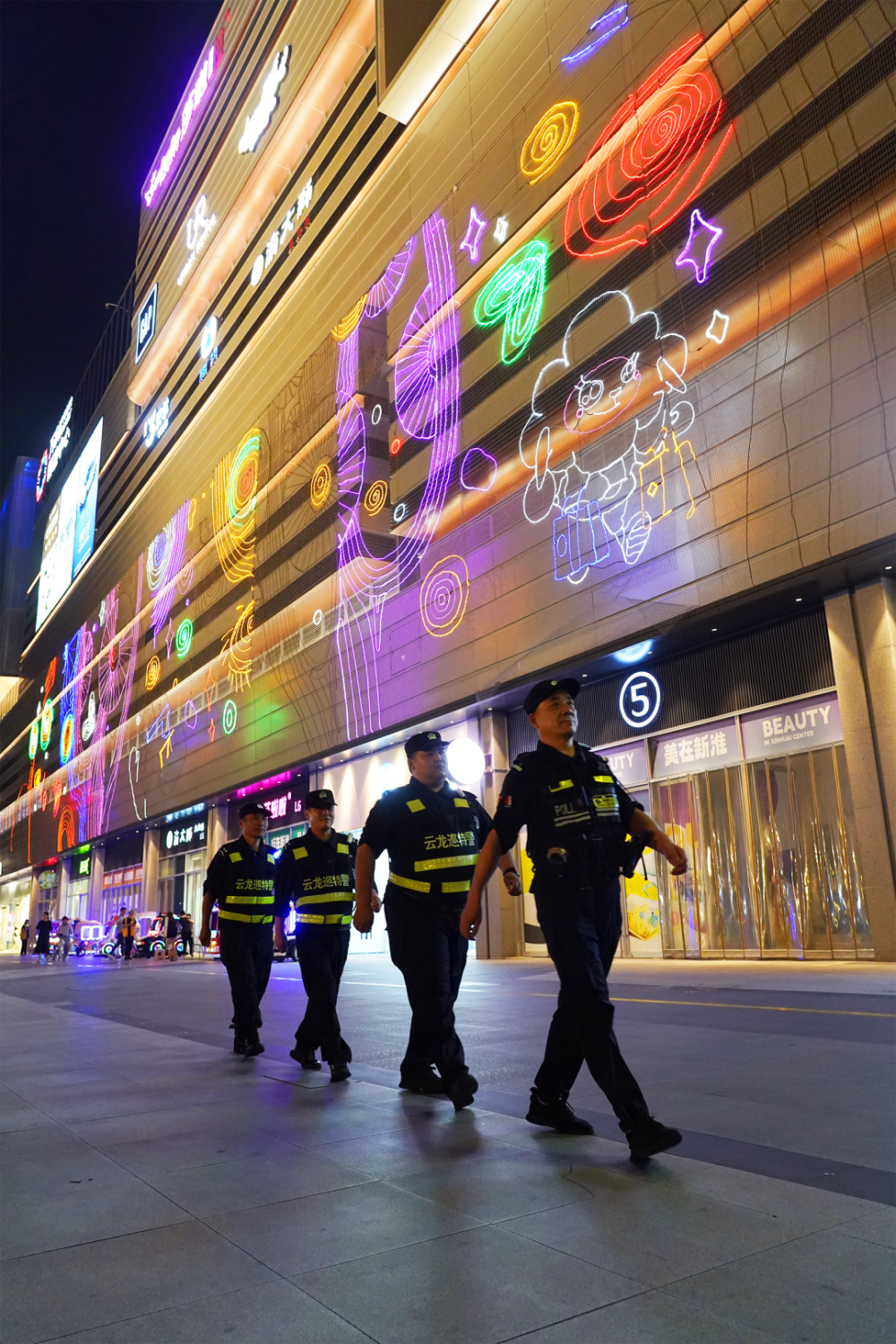 气"红蓝警灯点亮黑夜"彭安·雷霆24"行动持续开展云龙公安全力营造安