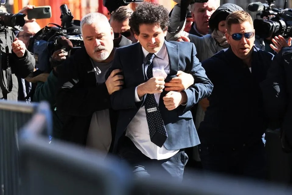 山姆班克曼弗里德可能被判110年徒刑这个刑期与其他进过监狱的亿万