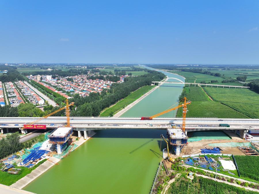 记者探访济菏高速改扩建工程:确保今年年底全线通车 打造全国首条改