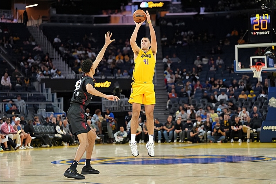 低级别比赛随便乱杀，湖人锋线投手能有机会回到NBA赛场吗？
