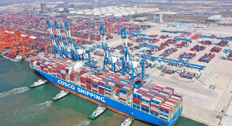 探访北部湾港钦州自动化集装箱码头作业效率比传统码头提升30