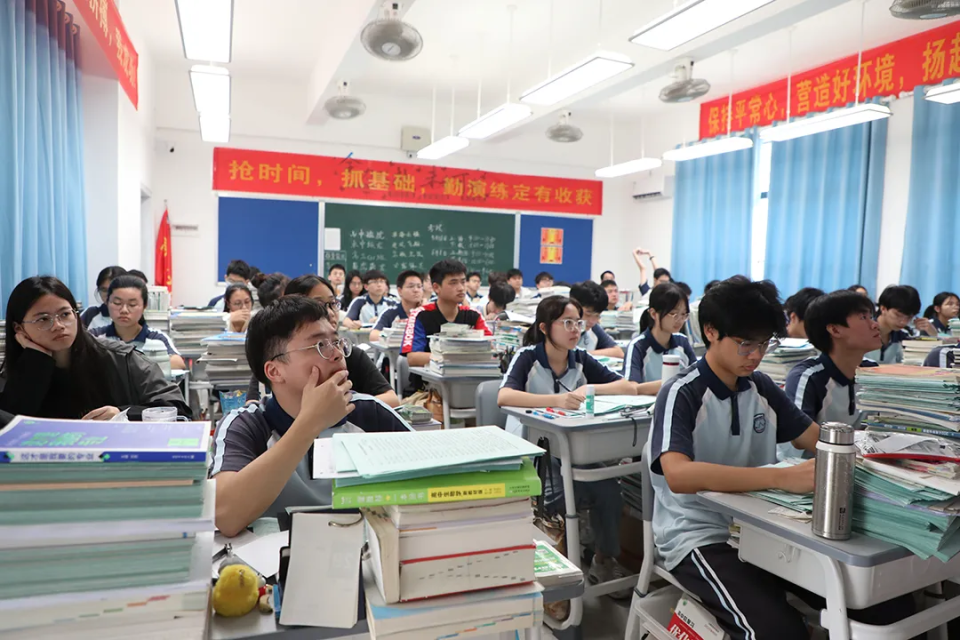 丰富校园活动助力学生成人成才学校重视学生全面发展,培养学生的领袖