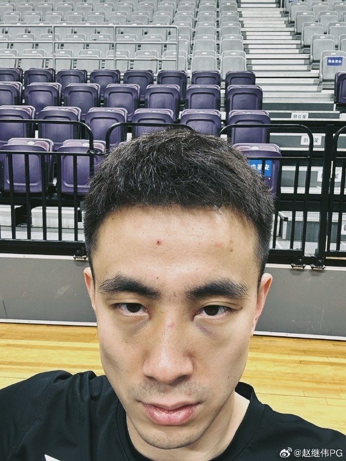 直播吧1月26日讯 今天,辽宁男篮球星赵继伟更新了个人微博.