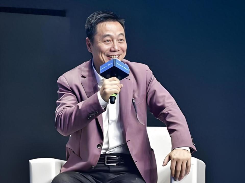 携程宣布范敏辞任公司董事兼总裁职务 季琦退出董事会_腾讯新闻