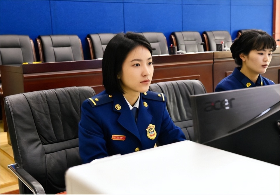 最美火焰蓝丨卜珊珊铿锵玫瑰展峥嵘提质强能勇担当