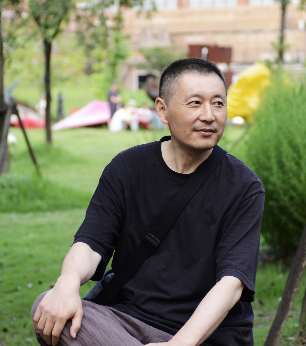 一周艺术人物|"断裂之根"对话琼斯,"他是谁"回顾耿建翌