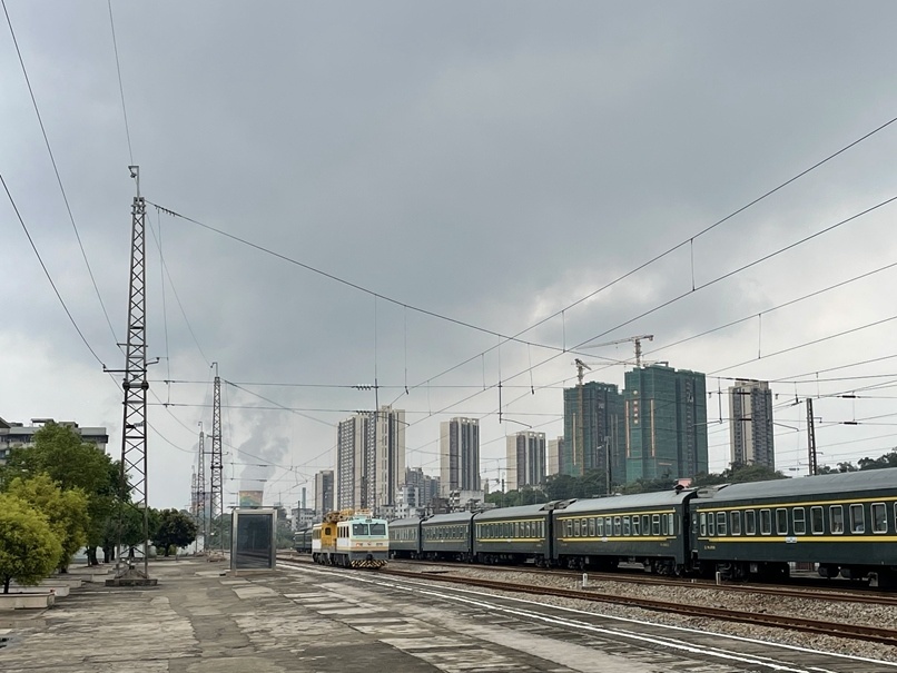 16:28,列车调度员再次下达"马坝站至乌石站间上下行线执行降雨封锁
