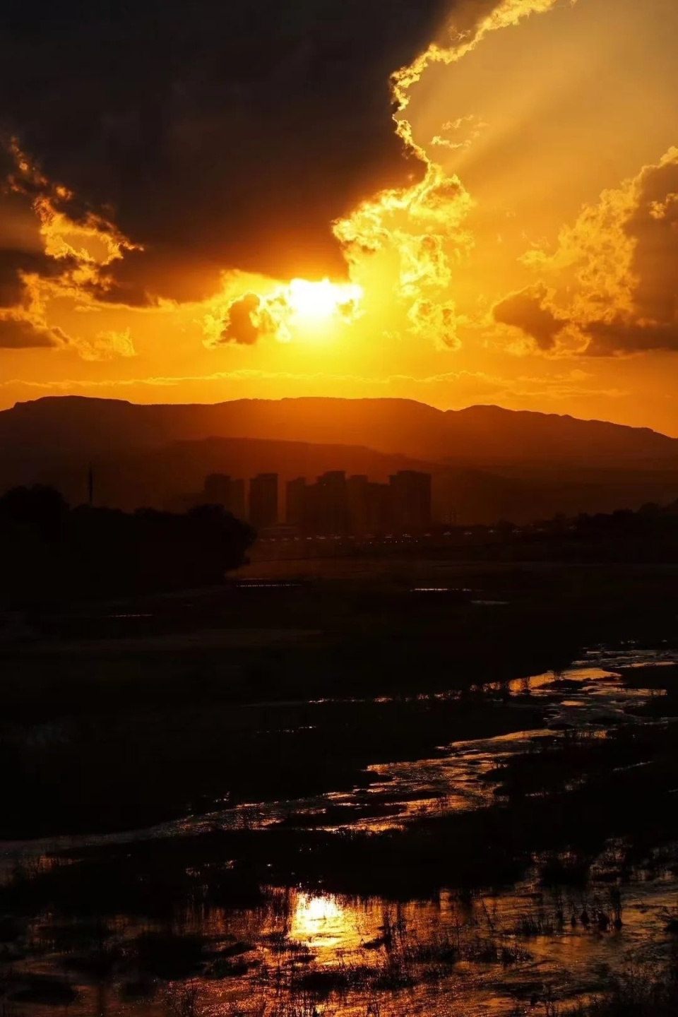 火烧云刷爆平凉人朋友圈!