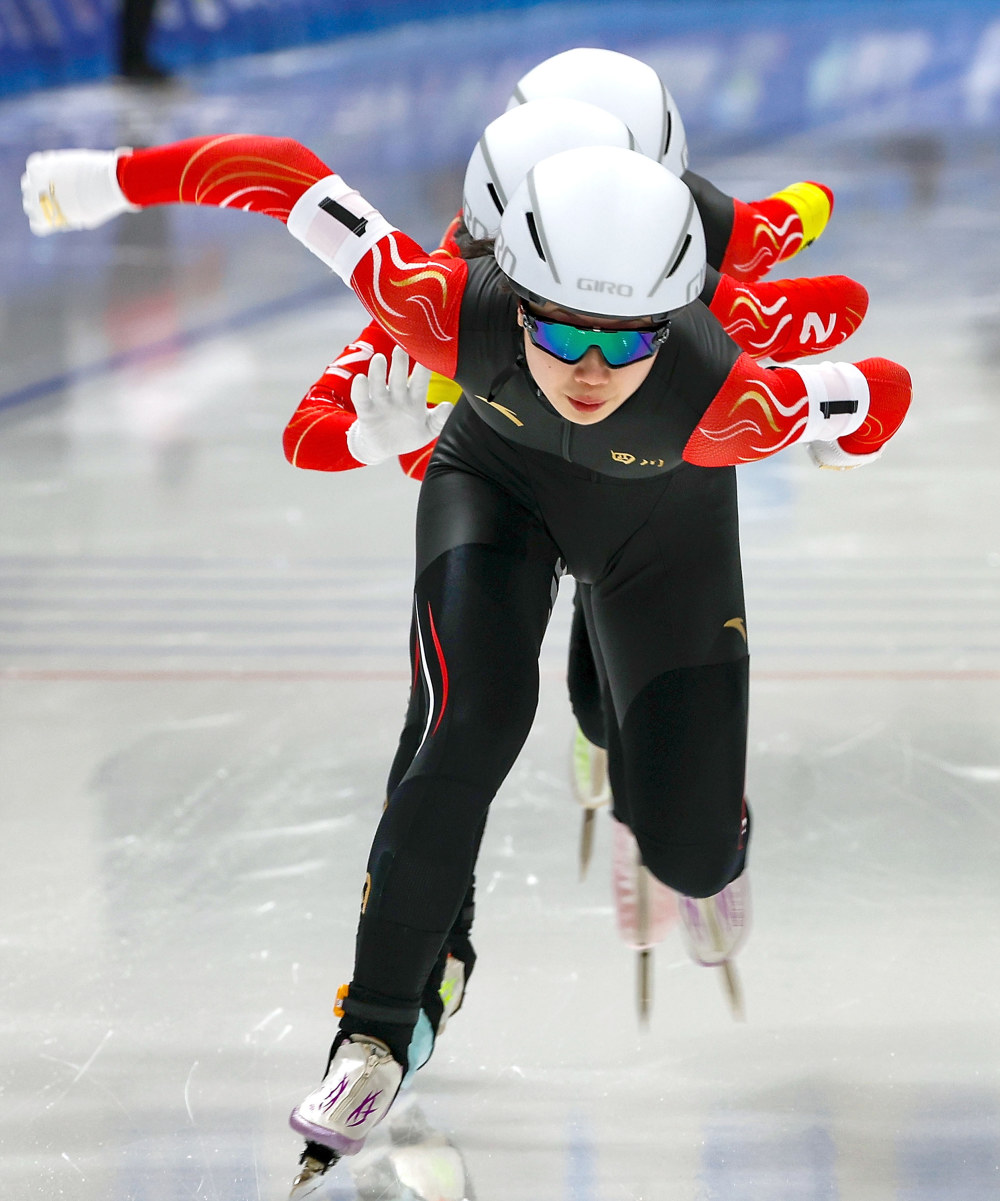 速度滑冰——青年组女子团体追逐四川队夺冠