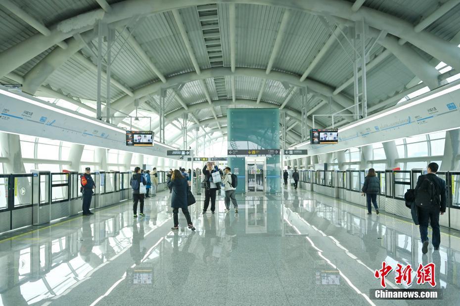 成都市民试乘即将开通的全自动运行地铁新线_腾讯新闻