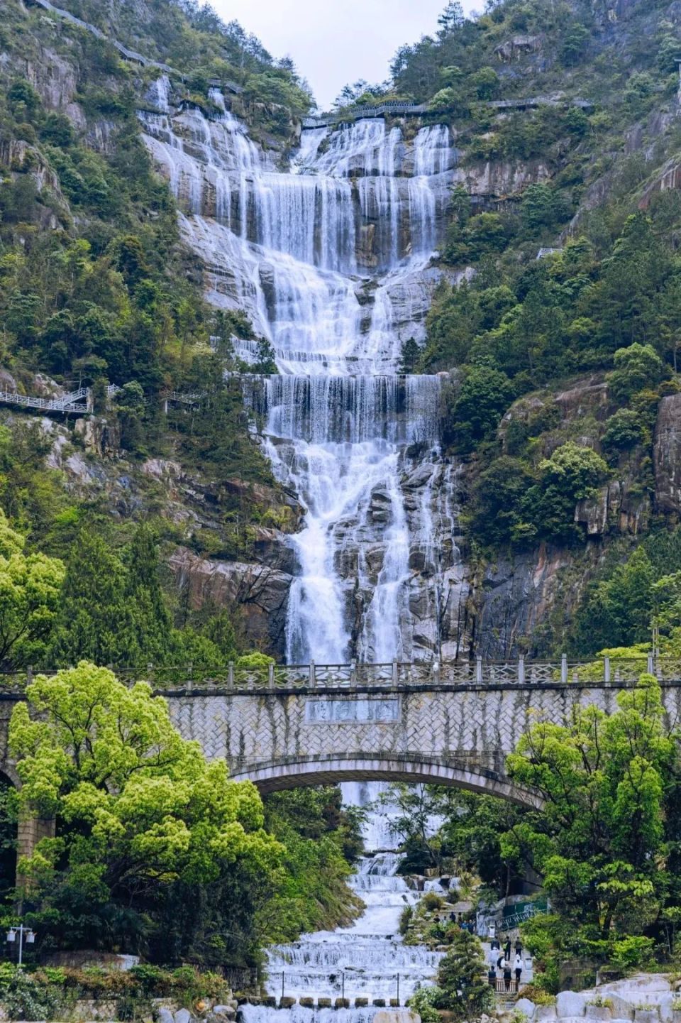 天台山大瀑布 /@云朵在跑天台山里面的每一个风景,都很值得一去