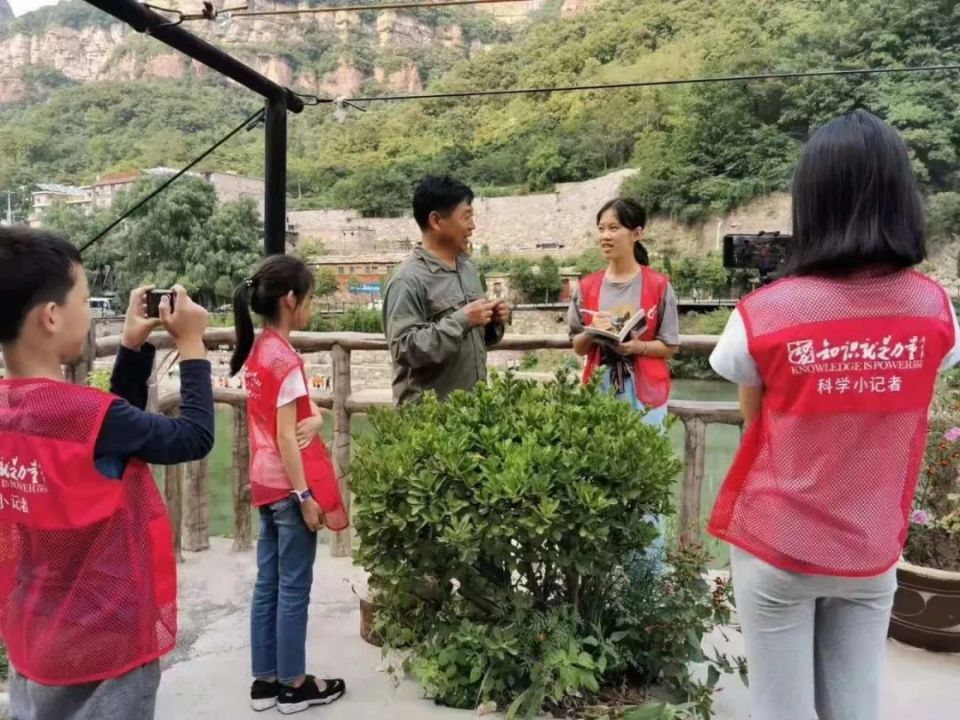 参营营员化身科学小记者采访带队科学家第二天:上午:猫儿山国家森林